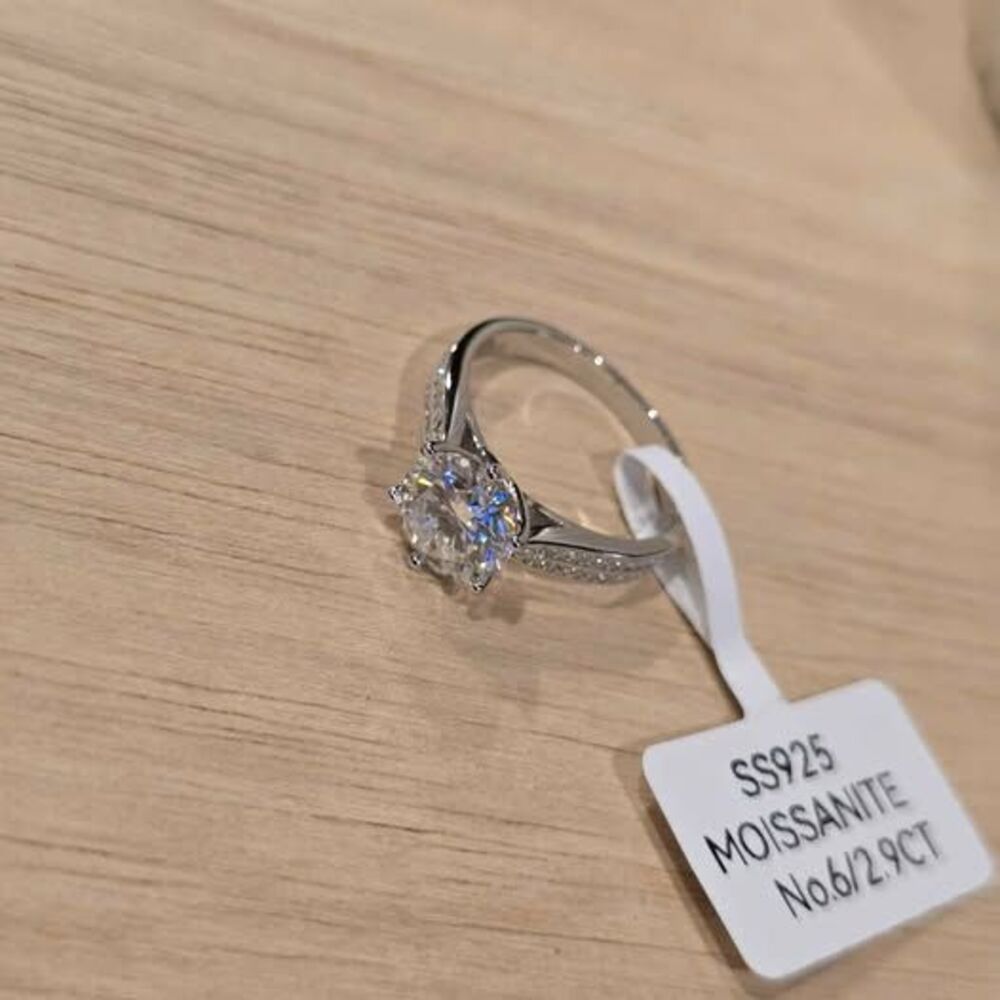 Moissanite 2.9CT Ring. Size 6
